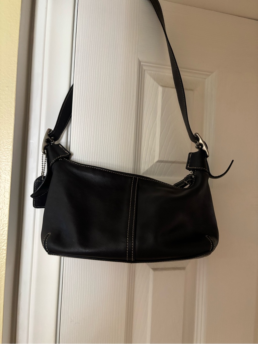 COACH NO. E3Z-9564 Vintage Black Leather Shoulder Bag with White Stitching - Picture 6 of 11